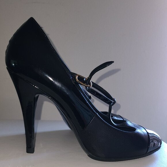CHANEL 37 6/6.5 Black Patent Leather 2-Tone CC Metal Logo T-strap Mary Jane Pump - Picture 5 of 13